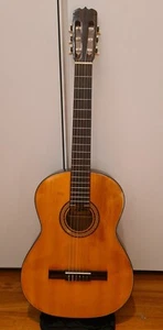 Chitarra classica Aria a549 numero di serie 258 - Foto 1 di 10
