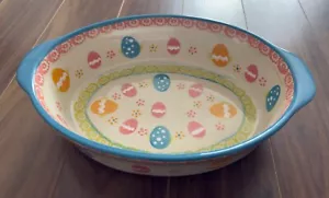 *NUOVO Temptations Old World Egg Hunt Oval Baker Easter 3.0 Quart PPP-HLD-920450 - Foto 1 di 1