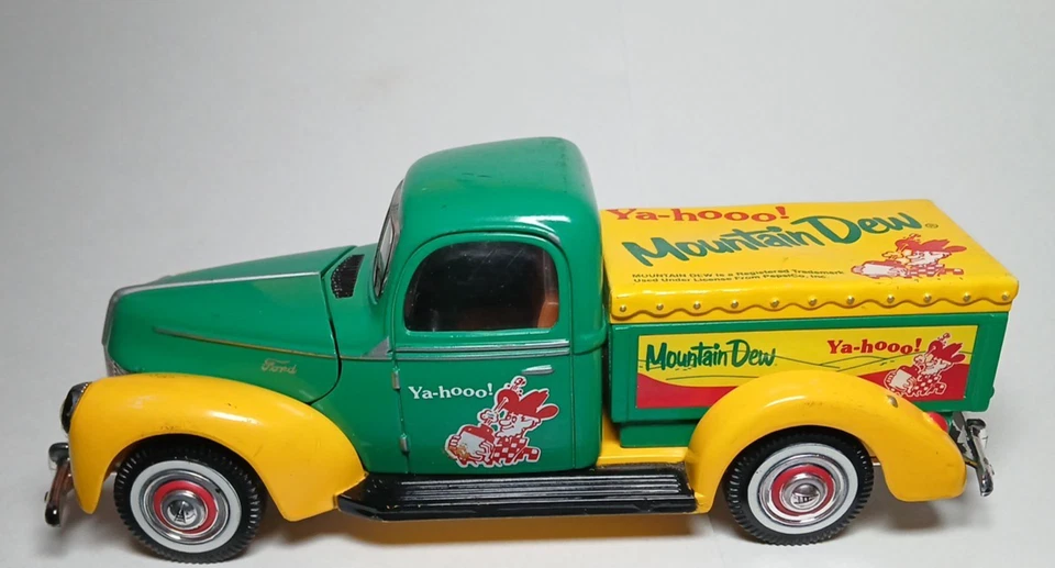 Camión de soda Ford Mountain Dew modelo 1940 diecast rueda dorada vintage⚡💥1:24 Foto 1 de 4