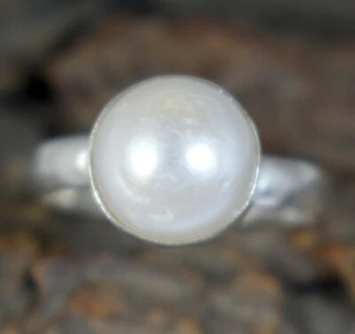Anillo de piedras preciosas redondas de 8,65 quilates con perlas blancas naturales de Tahití para regalo de cumpleaños Foto 1 de 4