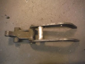 1995 95 Triumph Thunderbird Thunder Bird 900 Rear Shock Linkage Link Knuckle - Picture 1 of 11