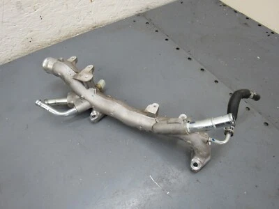 Línea de salida de bomba de agua de tubo de refrigerante Nissan Murano 3,5 V6 2015-2024 OEM Foto 1 de 4