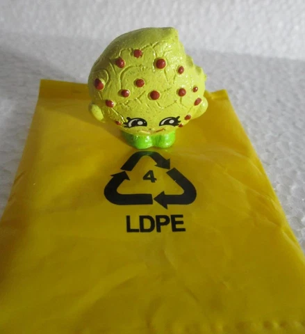 2014 Rare  Shopkins Season 1 blind basket  Kookie cookie yellow hard to find Cover