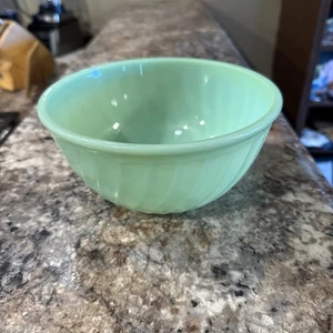 Vintage Fire King Oven Ware Jadite 8 Inch Bowl Green Swirl ONE FLEA BITE See Pic - Picture 1 of 10