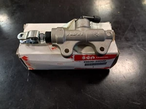 POMPA FRENO POSTERIORE SUZUKI RGV250 VJ22A DAL1991 AL 1996 ORIGINALE NUOVA - Imagen 1 de 6