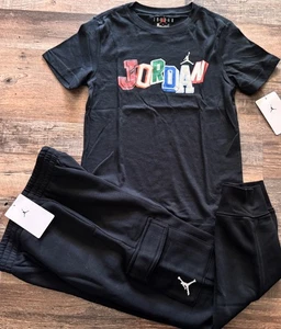 Neu mit Etikett Nike Air Jordan Jungen YSM schwarz/weiß/bunt Cargo Jogginghose Set Small - Bild 1 von 5