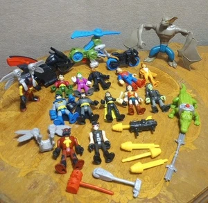 Fisher price IMAGINEXT DC Figures Lot Of 15 Super Friends Man Bat Cycle Weapons  - Picture 1 of 7