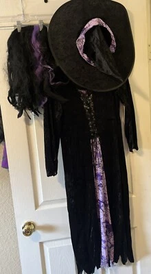 Niña Bruja Negro y Púrpura Vestido Peluca Sombrero Disfraz Halloween Juegos con disfraces 10/12ish Foto 1 de 4