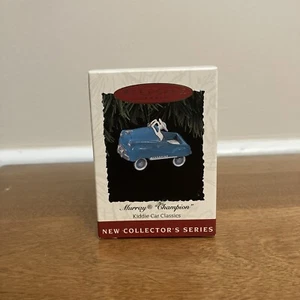 NUEVO Hallmark Ornament Kiddie Car Classics 1994-1955 Murray Champion Pedal Car - Imagen 1 de 7
