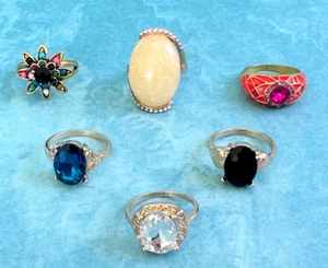 Lot of 6 Rings Size 9 Mix Materials & Styles Contemporary L-60 - Picture 1 of 6