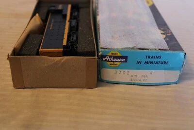 HO Scale Athearn, S-12 Diesel Locomotive, Santa Fe, Blue, #2280 - 3701 - Image 1 of 4