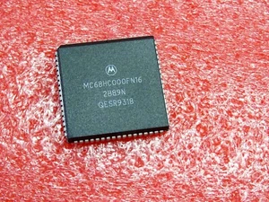 ci motorola MC 68HC000 FN 16 ~ ic MC68HC000FN16 ,16MHz low power 68000 CPU (5R5) - Photo 1/1
