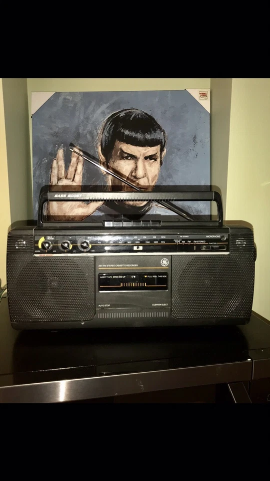 GE 3-5454A Cassette AM FM Radio Bass Boost Boom Box AC o 6D Batería Alimentación Foto 1 de 1