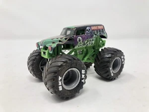 Monster Jam Trucks 1:64 Grave Digger Green Chassis BKT Reifen 2020 - Bild 1 von 5