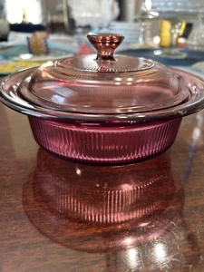 Vision corning 1 Quart Cranberry Casserole Bowl Dish with glass Lid, V-31-B - Picture 1 of 8