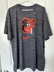 The Nike Tee Dri Fit Baltimore Orioles MLB Grau Neu mit Etikett Gr. 2XL - Bild 1 von 8