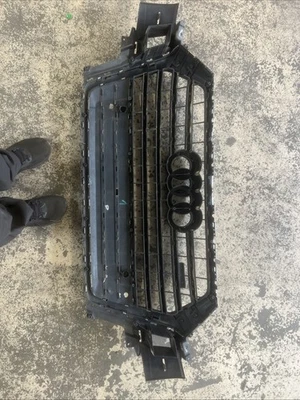 2016-2018 AUDI Q7 SQ7 QUATTRO FRONT GRILLE ORIGINAL OEM WITH EMBLEM 4MO853651 - Image 1 of 4