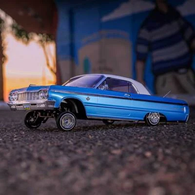 REDCAT SIXTYFOUR RTR RC LOWRIDER CAR 1:10 1964 CHEVY IMPALA HOPPING Blue/White - Image 1 of 4