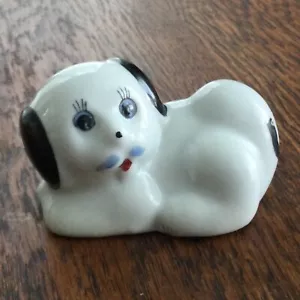 Süßer Vintage schwarz-weiß Hund Ornament blauer Schnurrbart Retro Kitsch blaue Augen - Bild 1 von 4
