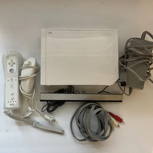 Nintendo Wii Console & Hook Ups White - Wiimote & Nunchuck - Picture 1 of 4
