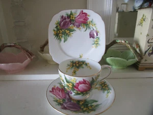 PRECIOSA REINA ANNE, TIEMPO DE TULIPÁN, PORCELANA DE HUESO FINO, TRÍO DE TÉ - Imagen 1 de 8