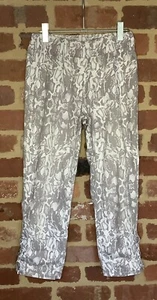 BLUE ILLUSION M 12 LADIES GREY WHITE 3/4 PANTS TROUSERS STRETCH SNAKE SKIN PRINT - Picture 1 of 8