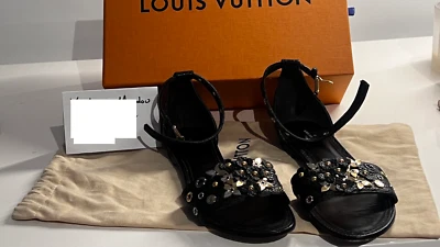 Sandalias Louis Vuitton planas con cordones adornadas en cuero Foto 1 de 4