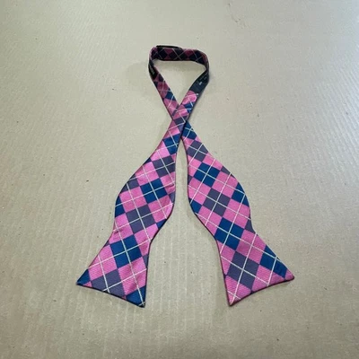 Hisdern Adjustable 2.5" Self Tie Bow Tie 100% Silk Pink & Navy Argyle - Image 1 of 4