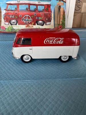 Vintage Volkswagen Sólido bus 1966 VW Coca Cola Panel delivery bus 1:18 DieCast - Image 1 of 4