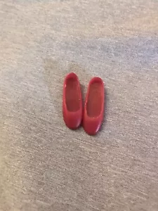 Dunkelrote Barbie Puppe flache Schuhe Korea Vintage Zubehör 70er Jahre - Bild 1 von 5