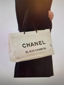 CHANEL MEDIUM WHITE LEATHER '31 RUE CAMBON' TOTE BAG - Picture 1 of 11