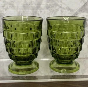 2 Vintage Indiana Glas Kolonie Whitehall kubistische grüne Gläser mit Fuß 8 Unzen 4 1/4 Zoll - Bild 1 von 7