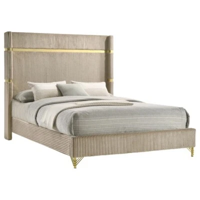 Muebles de dormitorio cama king con respaldo alado acentuado dorado tapizado en tela beige Foto 1 de 4