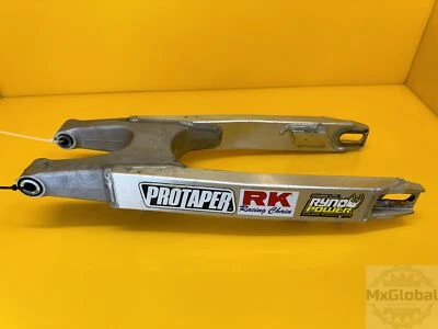  SUZUKI RM125 RM250 SWINGARM SWING ARM SUSPENSION 61000-37F51 - Image 1 of 4