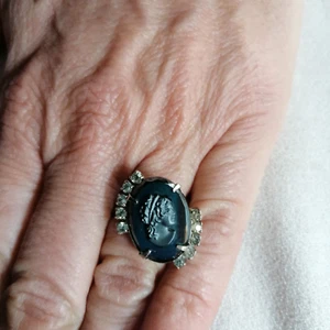 Anello vintage con cammeo e cristalli - Foto 1 di 6