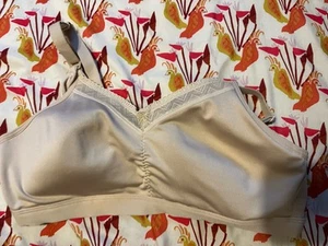 Sujetador Playtex pequeño de espuma moldeadora de enfermería sin aros con encaje 3002 beige 110229 - Imagen 1 de 9