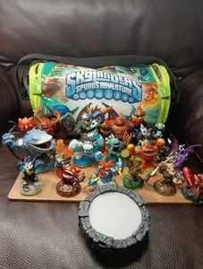 Activision Skylander Figures Lot Of 20 With Case 2011-2012 And 1 Base Great Cond - Picture 1 of 16