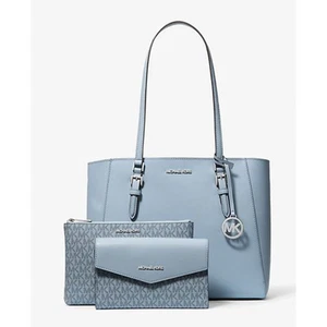 Bolso de Mano Michael Kors Charlotte Grande Cuero y Logotipo Firma 3 en 1 (Azul Pálido - Imagen 1 de 10