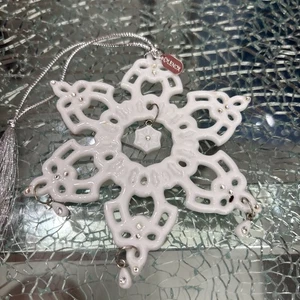 LENOX 2006 ANNUAL WINTER WHITE SNOWFLAKE ORNAMENT - Picture 1 of 4