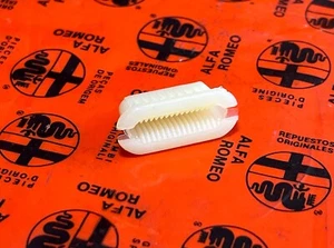 BLOCCHETTO FISSAGGIO TASSELLO ALFA ROMEO 75 ORIGINALE 60506912 110438 60718863 - Foto 1 di 13