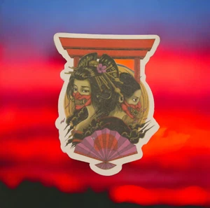 Máscara de oni japonesa geisha mujer espalda con espalda rosa abanico dualidad pegatina - Imagen 1 de 2