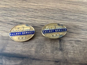 2 x Insignia de Solapa Numerada de Latón Esmaltado Servicio Ferroviario LMS De Colección Railwayana - Imagen 1 de 6