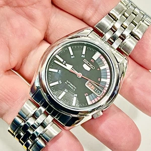Seiko 5 SNK375K1 Gents Black/Red 'Speed Dial' S.Steel Men's Automatic Watch - Picture 1 of 11