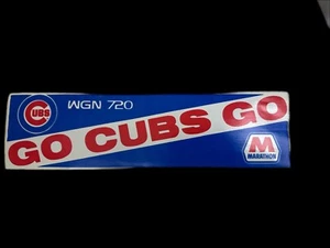 Vintage Chicago Cubs "Go Cubs Go" Marathon Öl Baseball Autoaufkleber blau 80er - Bild 1 von 2