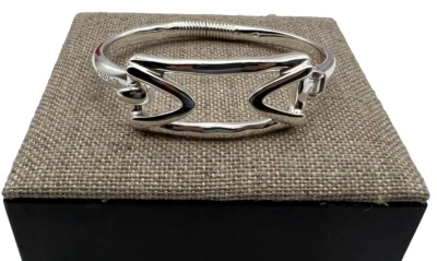 NUEVO Pulsera Uno de 50 STAND OUT Plateada Cierre de Hebilla Talla Mediana Foto 1 de 4