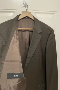 Hugo Boss Men’s Brown Wool 3 Button Men's Blazer Size 44L.  Super 100 USA Made - Picture 1 of 12
