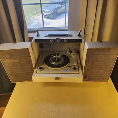 General Electric Mod RP 2041 A Portable Record Player - No Power Cord - Image 1 of 4