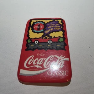 Spilla Coca Cola Coca Cola Vintage VIAGGIO SU STRADA - Foto 1 di 6
