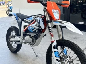 2023 KTM Freeride E-XC - Picture 1 of 12