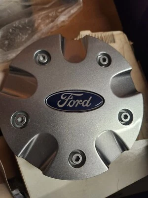 2000 2001 Ford Focus OEM tampa de cubo de roda 5 3/4" diâmetro YS4Z-1130-BB nova prata - Imagem 1 de 3